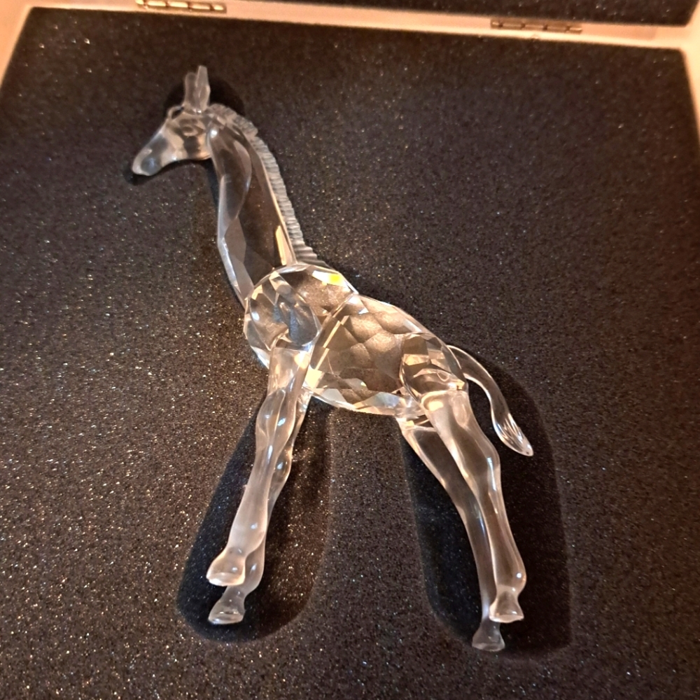 Pristine RARE Swarovski  giraffe 236717 with box and COA